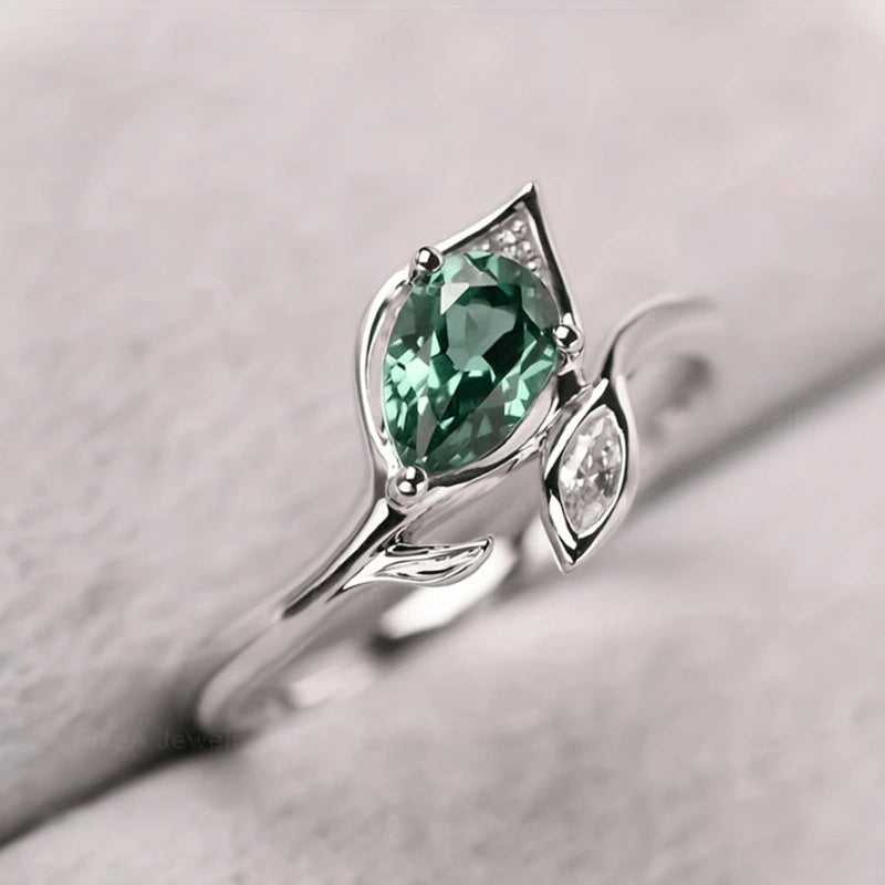 Exquisite Green Zirconia Leaf Ring
