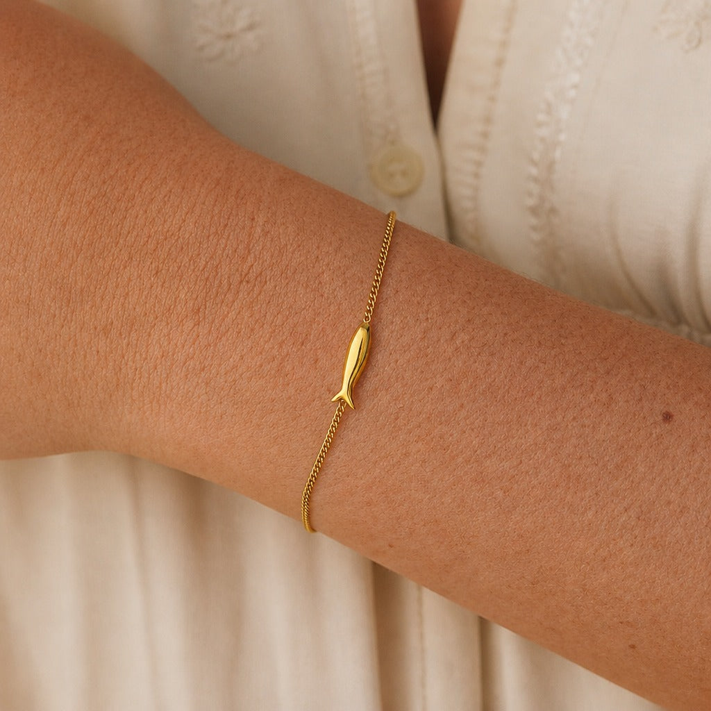 Minimal Fish Link Bracelet
