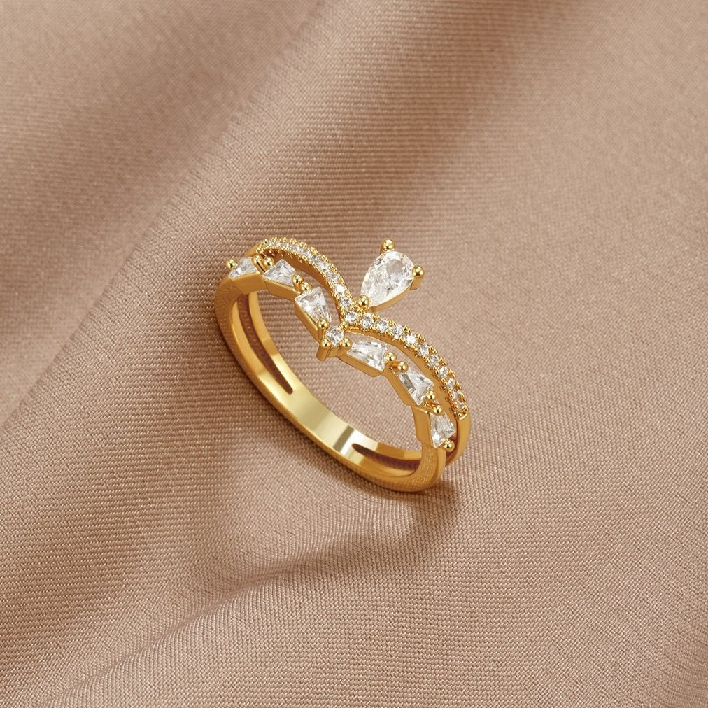Chic Crystal Aura Ring