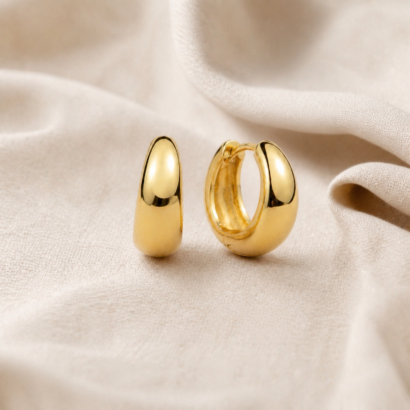 Rue Elegant Golden Mini Hoops