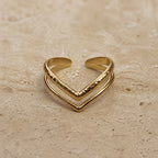 Sophisticated Curve Accent Ring