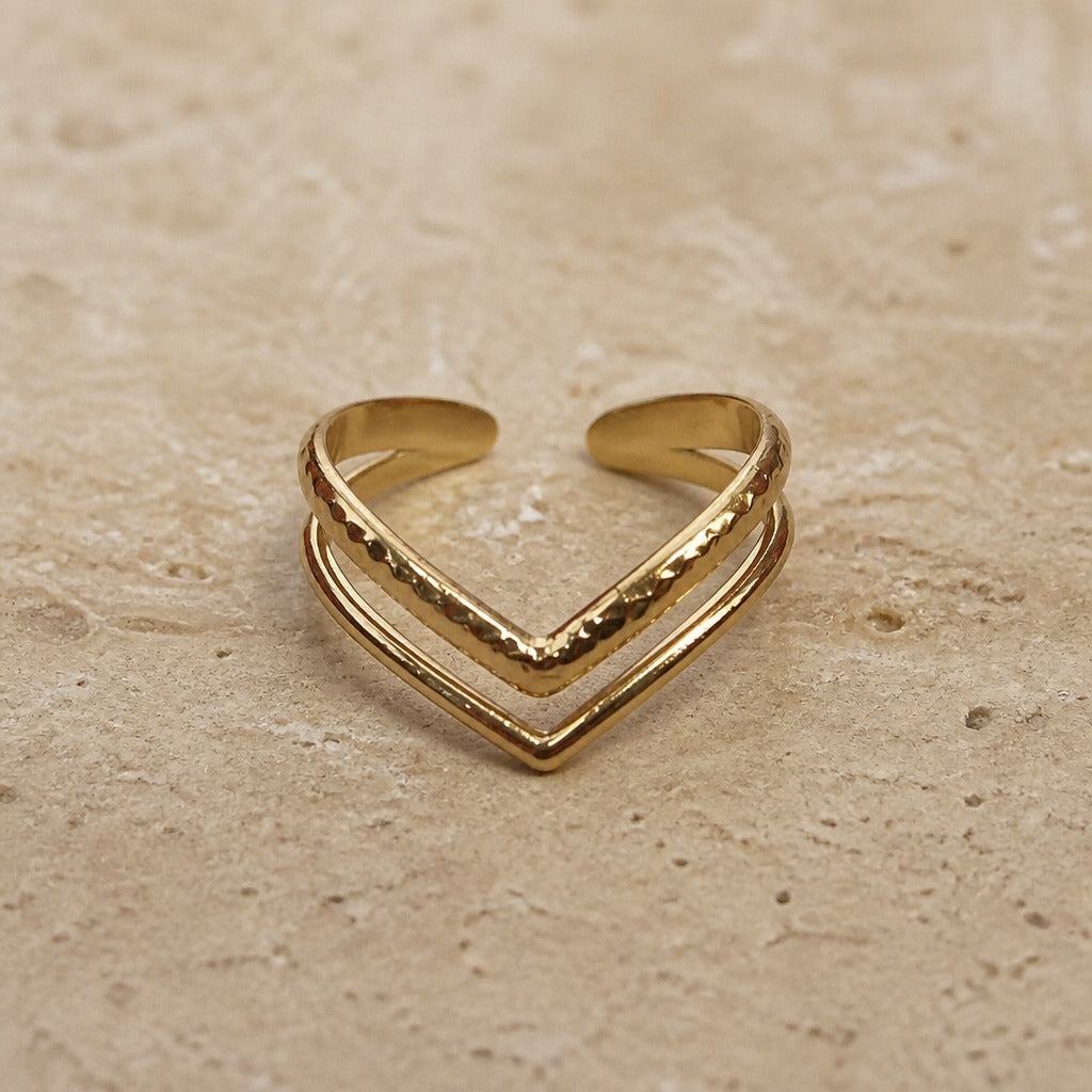Sophisticated Curve Accent Ring