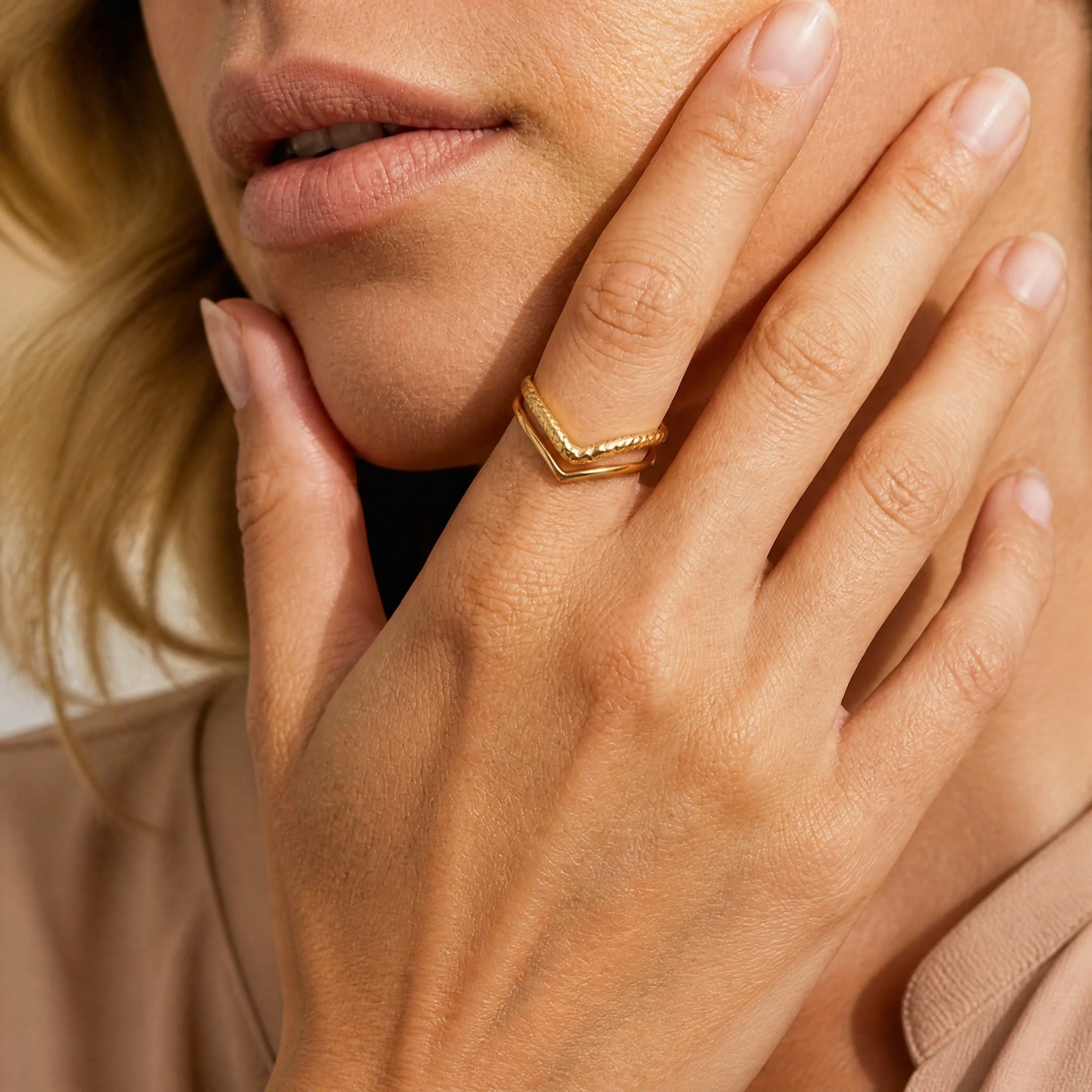 Sophisticated Curve Accent Ring