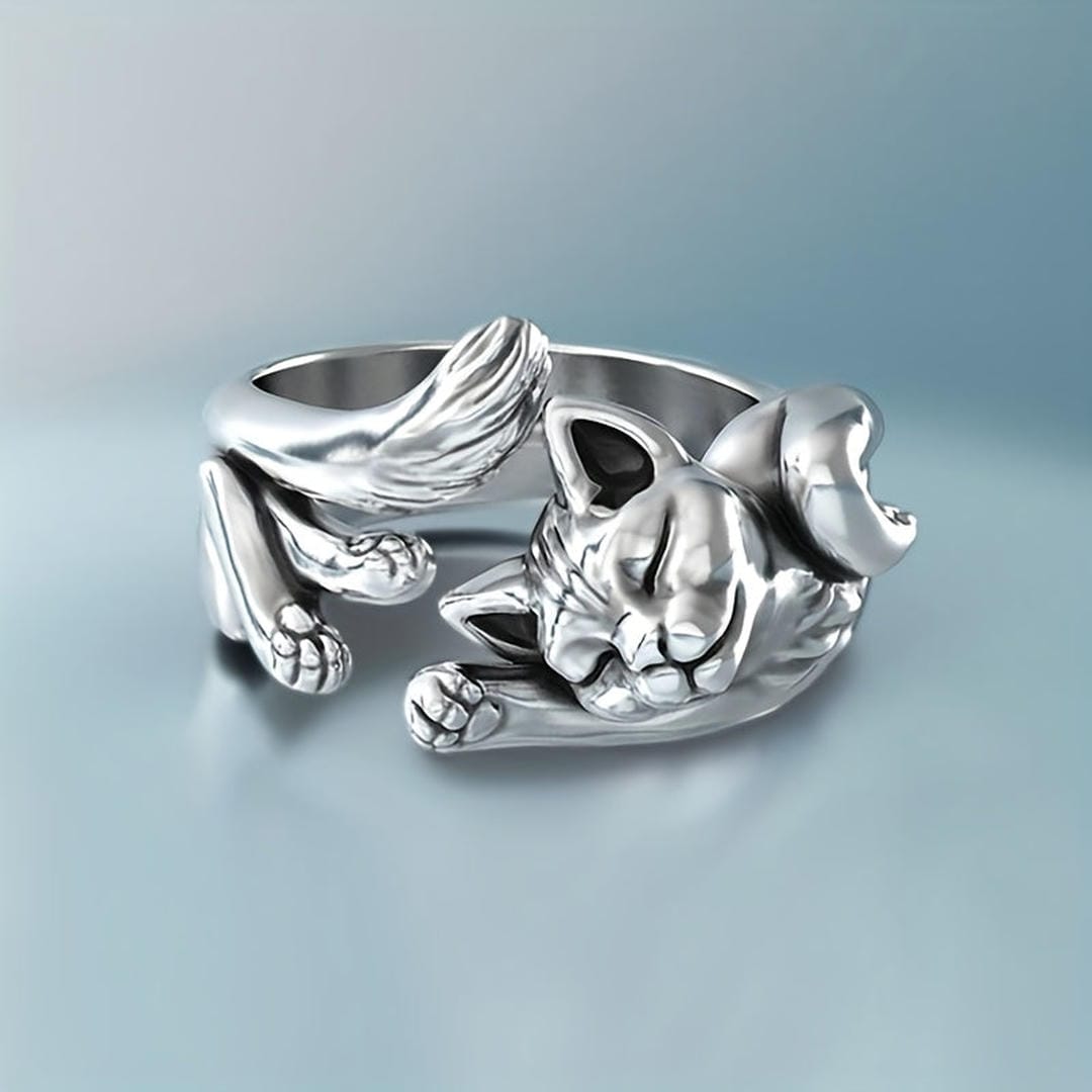 White Gold Sleepy Cat Ring