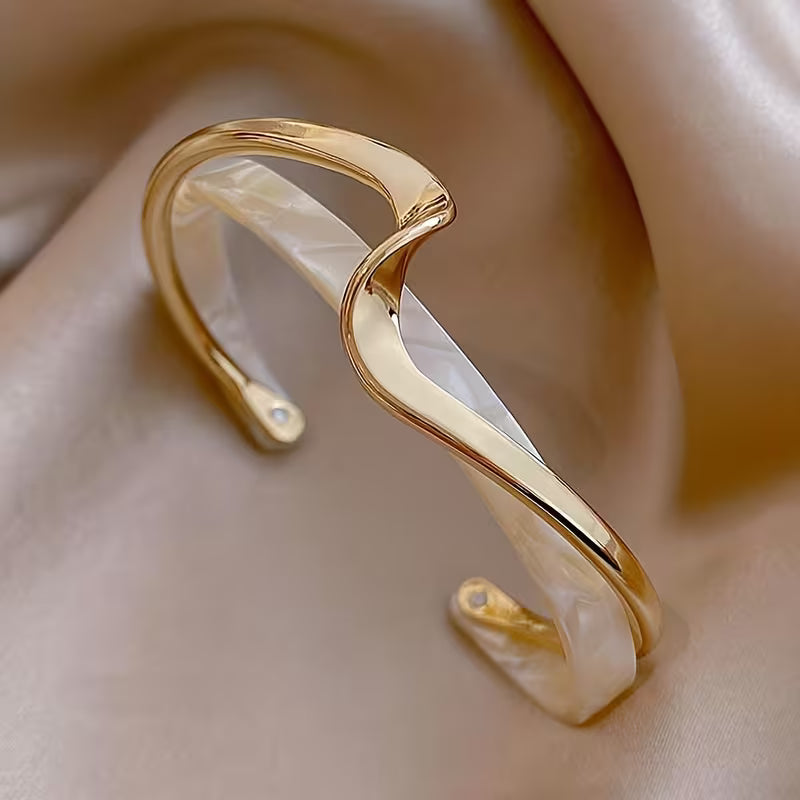 Majestic White Opal Gold Bracelet