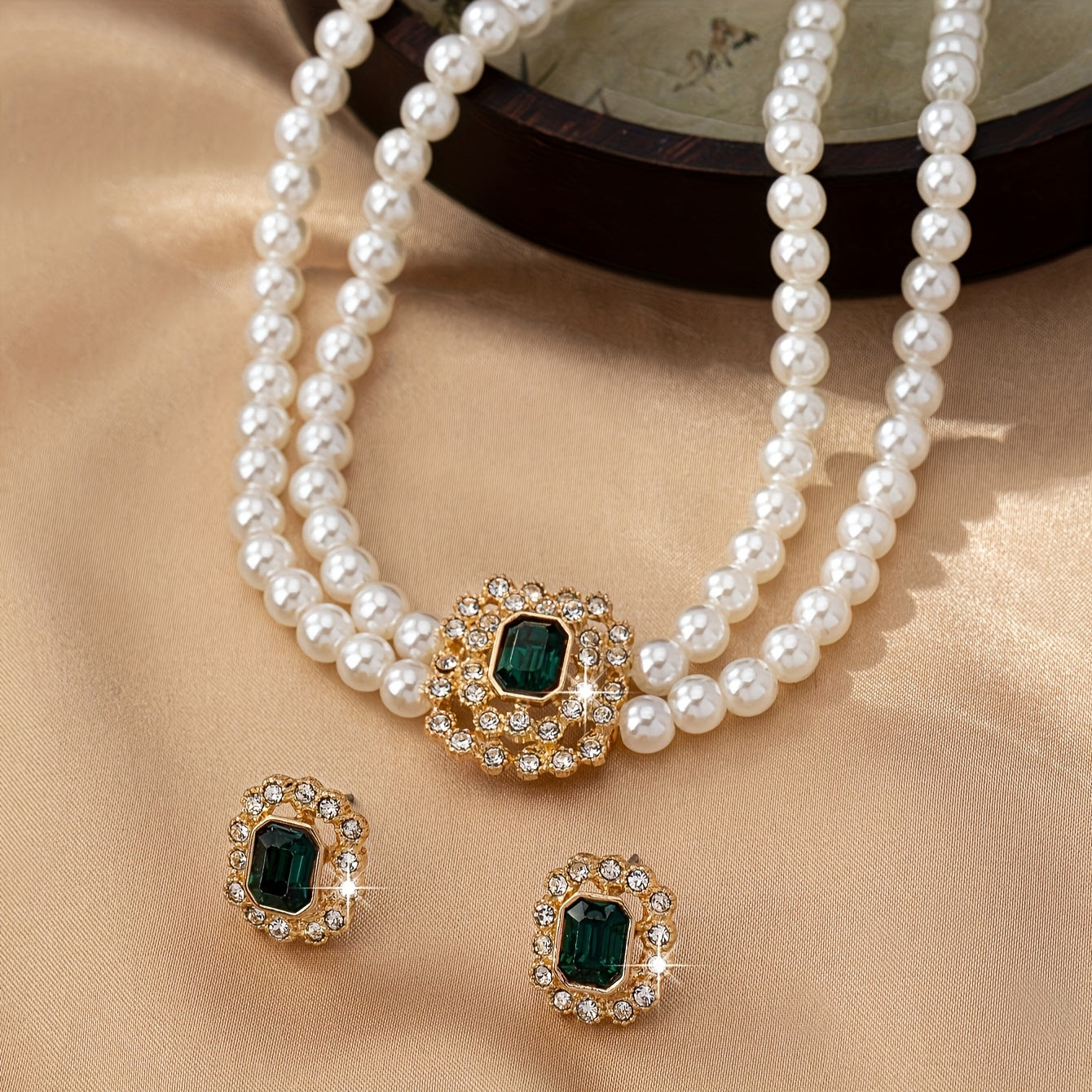 Verdalle Emerald Pearl Set
