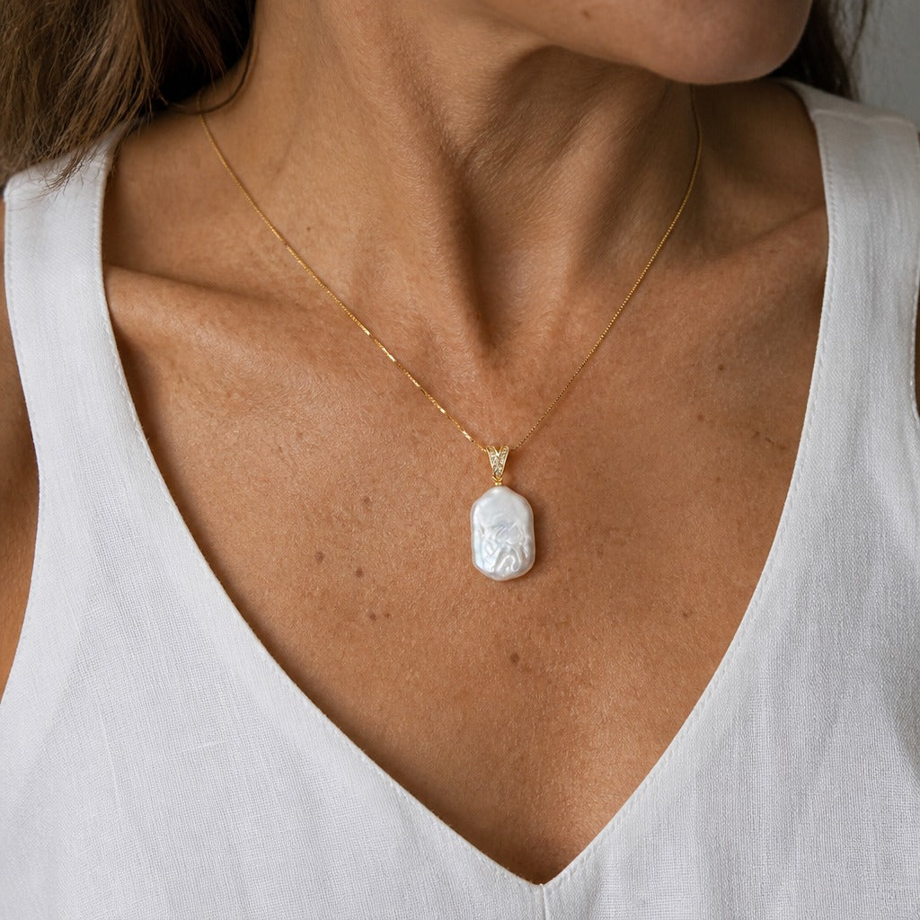Timeless Pearl Gold Pendant