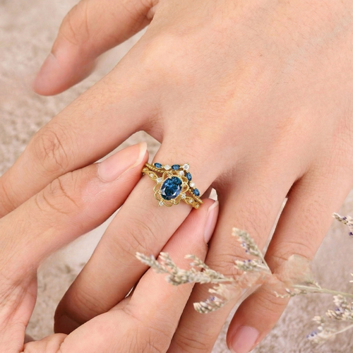Azelia Sapphire Crown Gold Ring Set