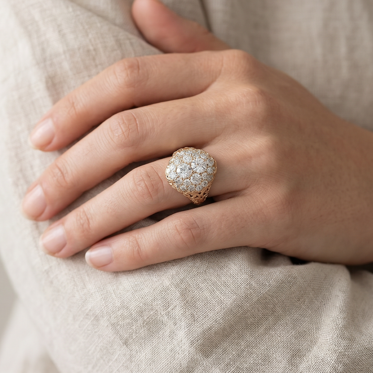 Vintage Shimmering Round Gold Ring