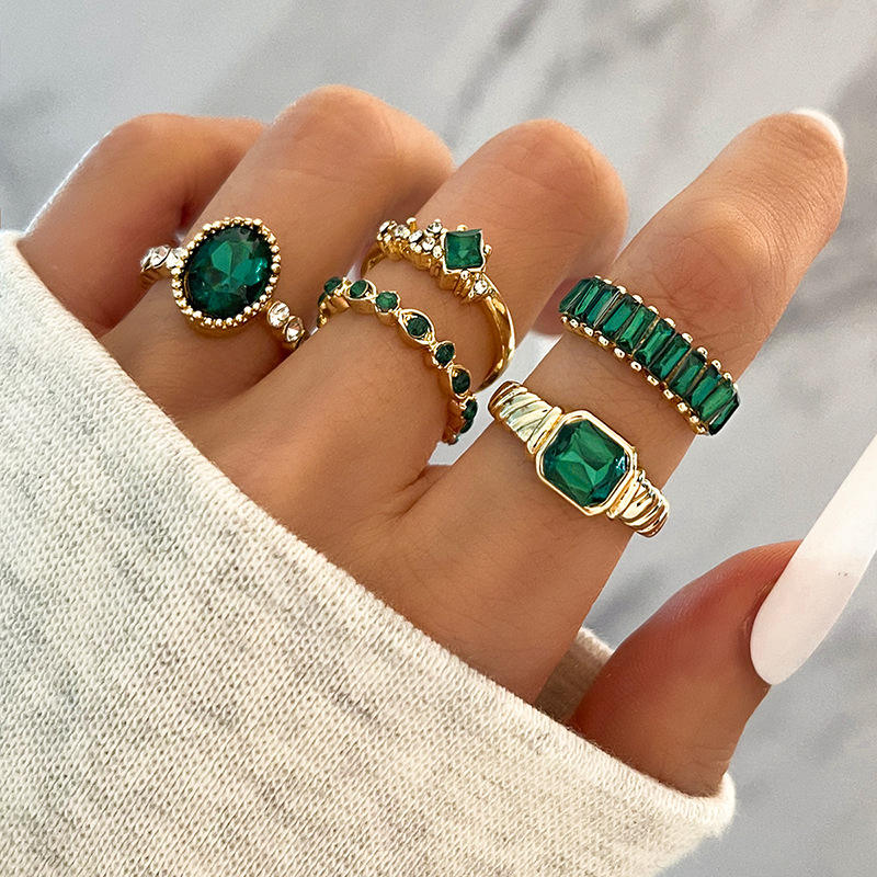 Zarina Exquisite Emerald Gold Ring Set