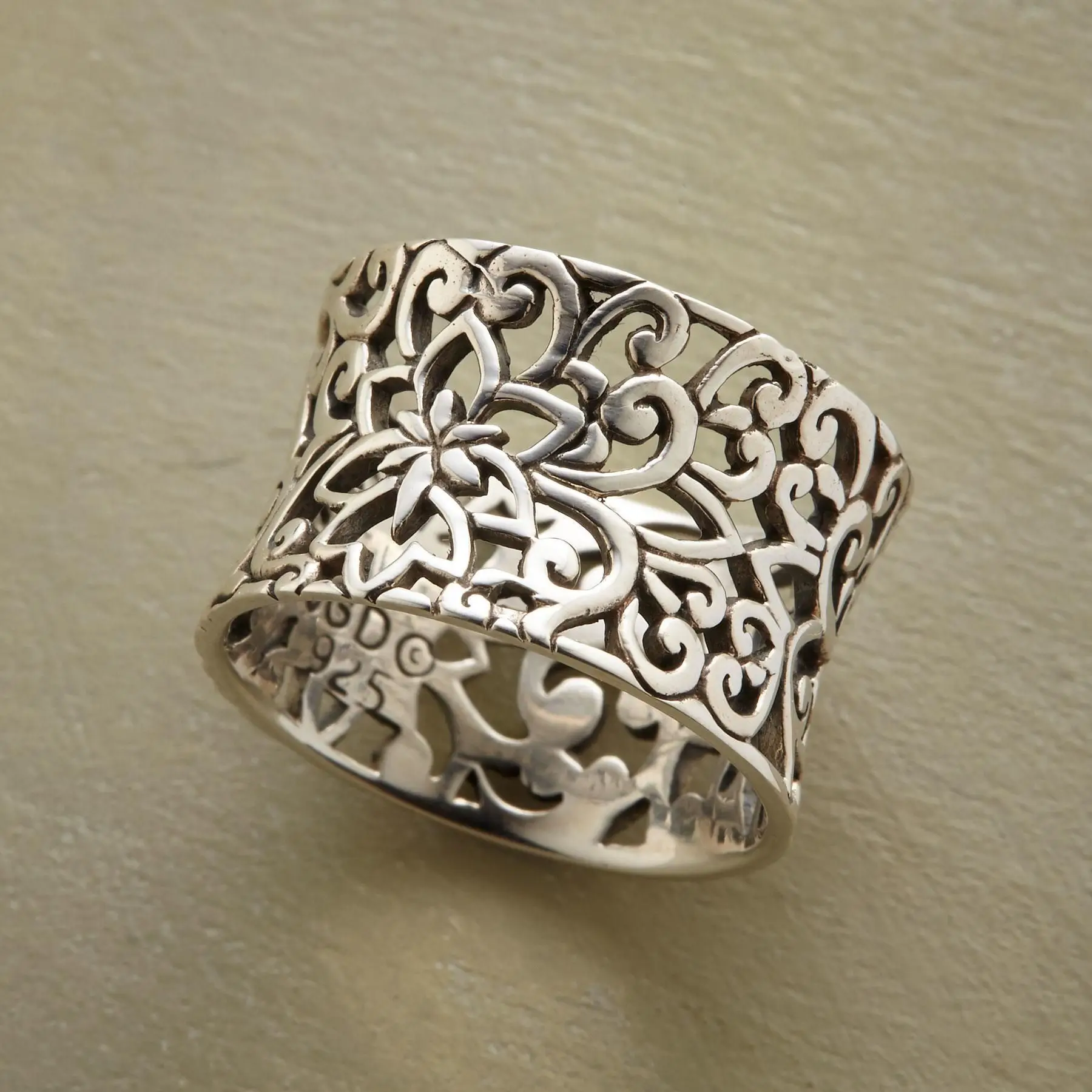 Luxe Vintage Silver Hollow Ring