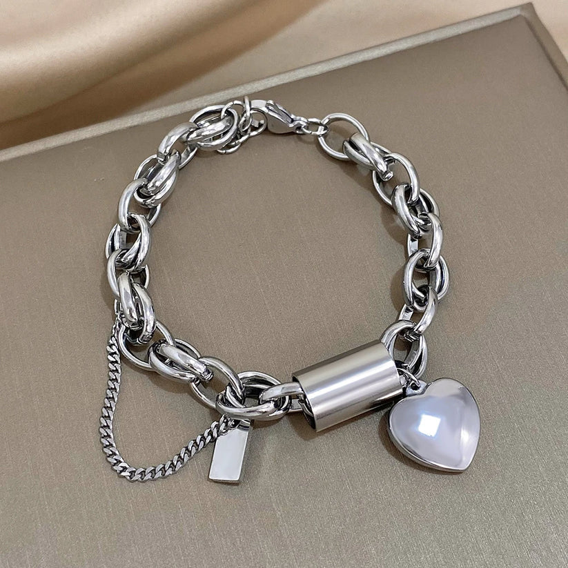 Heartened White Gold Vintage Bracelet