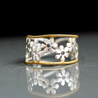 Exquisite Enamel Daisy Ring