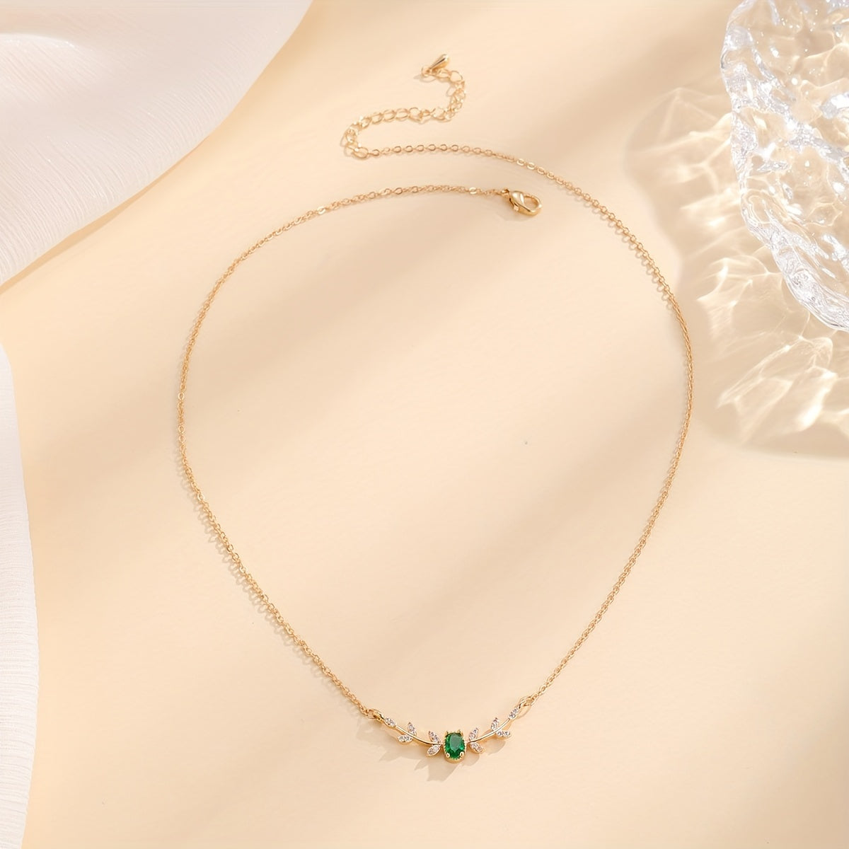 Leaf Inlaid Zirconia Necklace