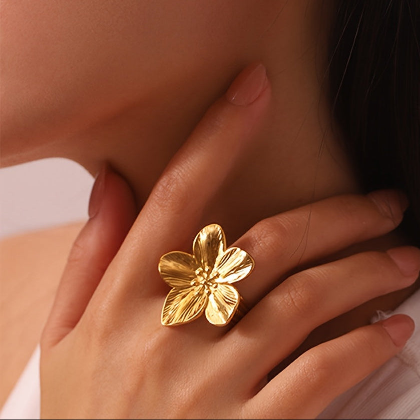 Classic Golden Flower Ring