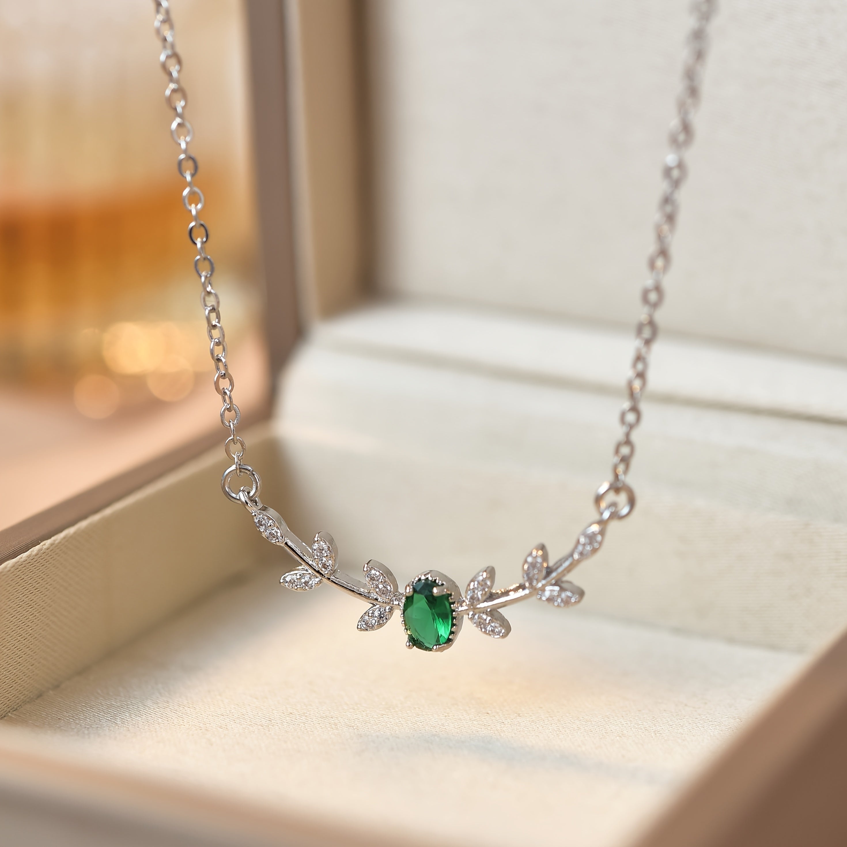 Leaf Inlaid Zirconia Necklace
