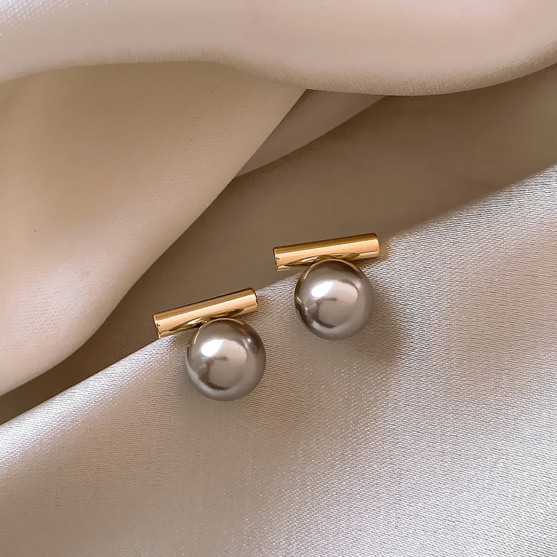 Deep Pearl Gold Bar Earrings