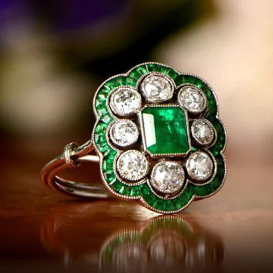 Prestigious Emerald Stone Ring