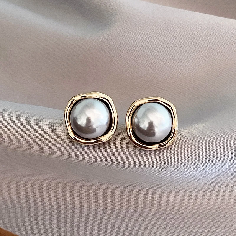 Signature Graceful Pearl Earrings
