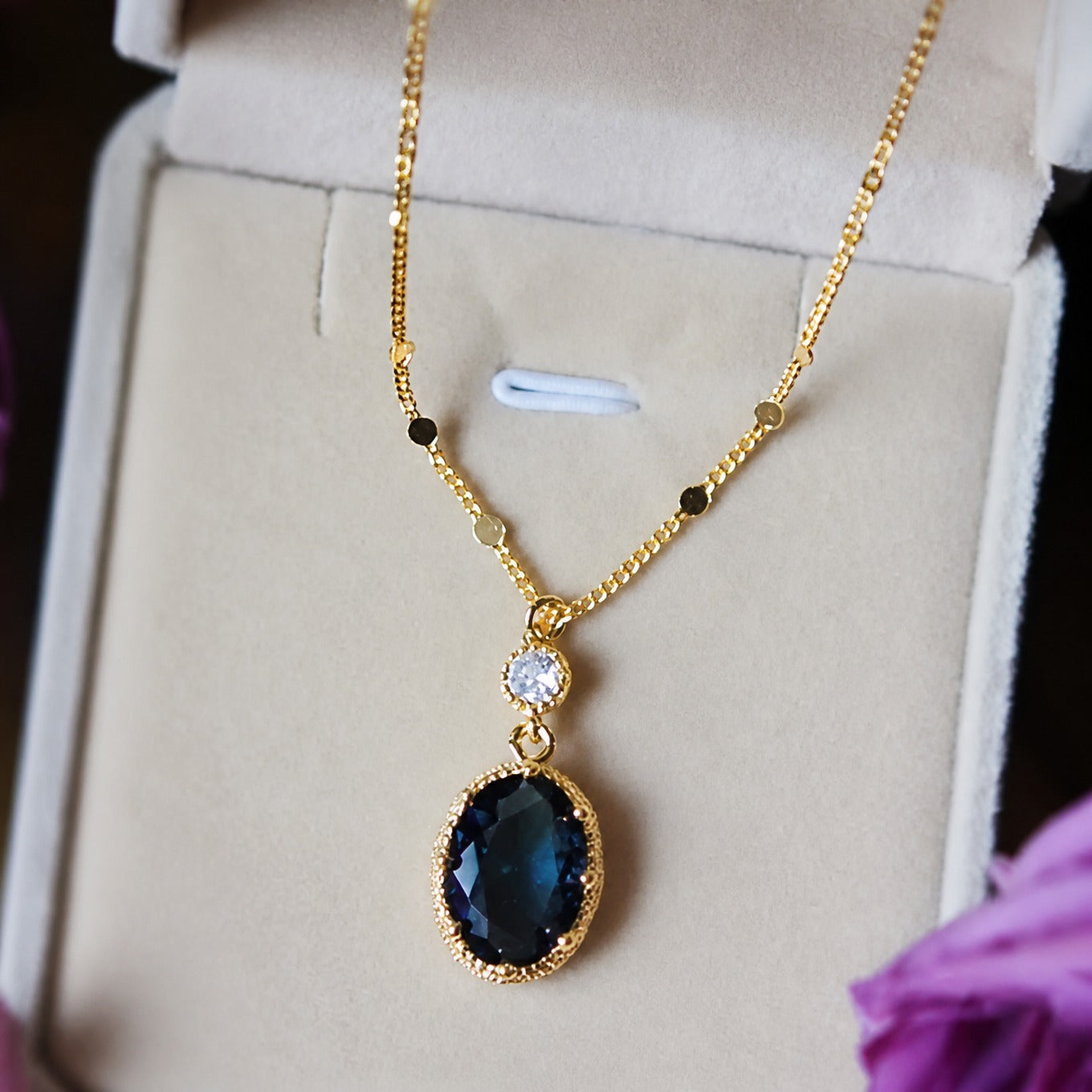 Thessia Lunebray Gold Necklace