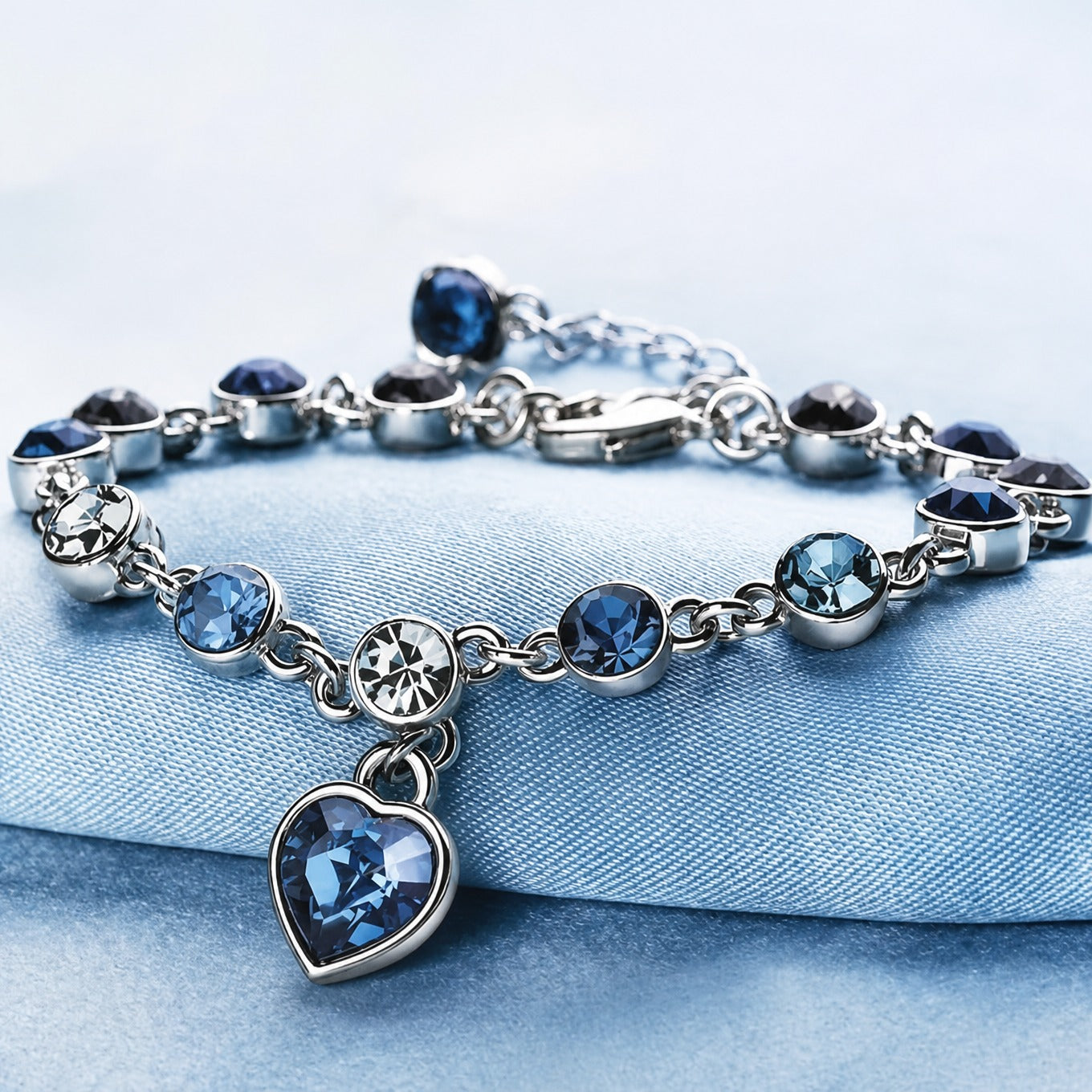 Ocean Heart Glow White Gold Bracelet